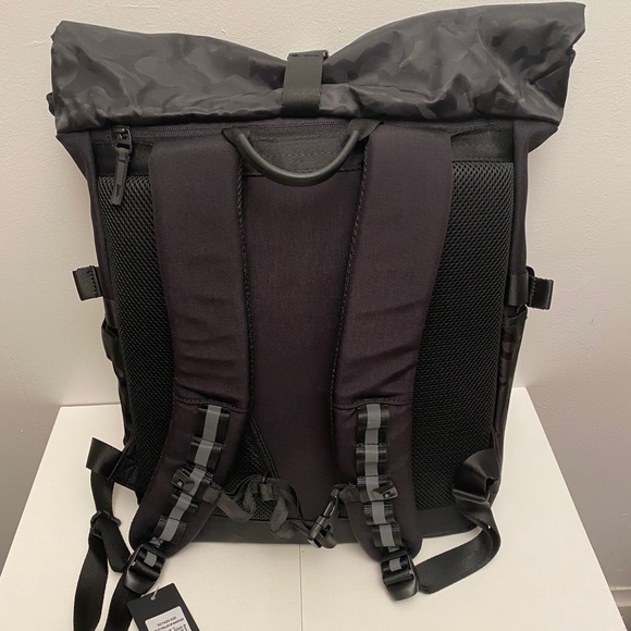 OAKLEY UTILITY ROLLED UP BACKPACK. - Picture 3 of 8